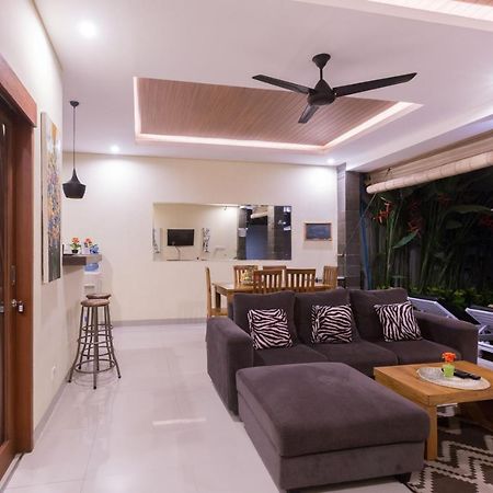Villa Hitam Putih Legian Bali Seminyak  Exterior photo